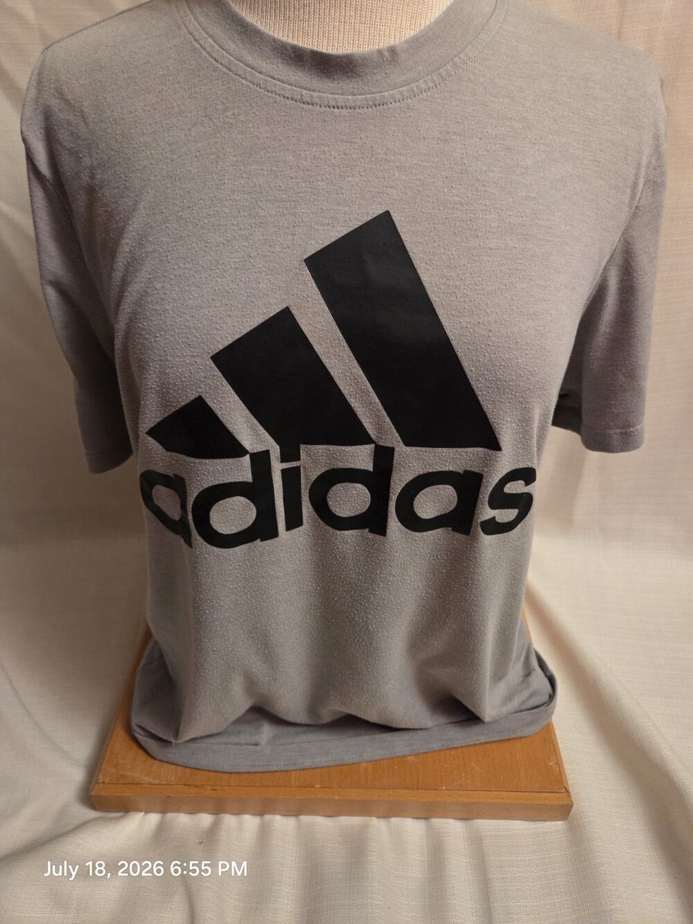 adidas AEROREADY Men's Gray Crew Neck Short Sleeve Graphic Logo T-Shirt M